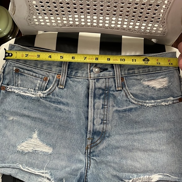 LEVI’S LOT SIZE 28 CUT OFF BUTTON FLY DENIM WEDGIE FIT - Picture 8 of 11